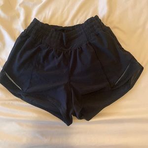 Lululemon Hotty Hot High-Rise Lined Short 2.5" Size 2